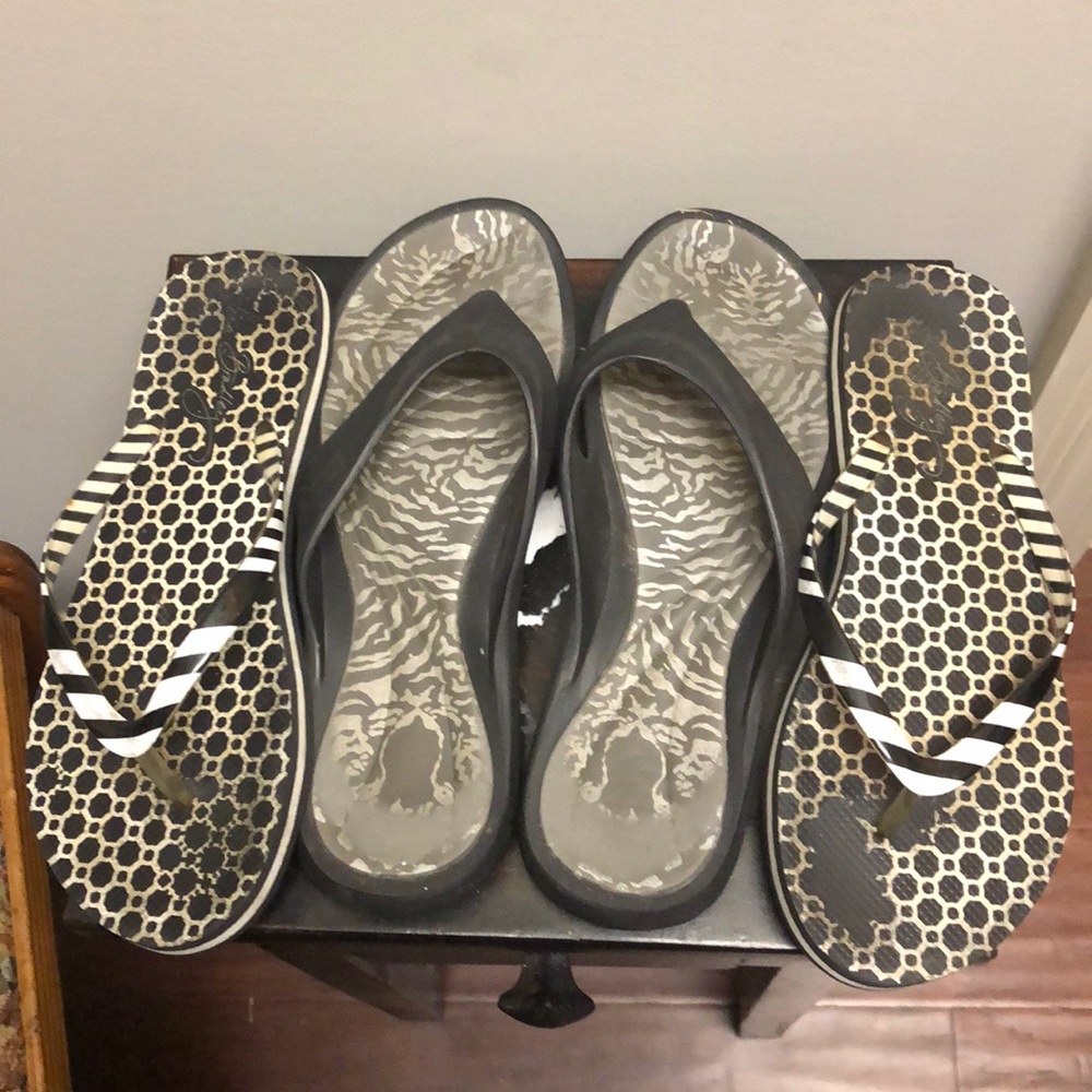 Flip flops. 2 pair. One is Vera Bradley